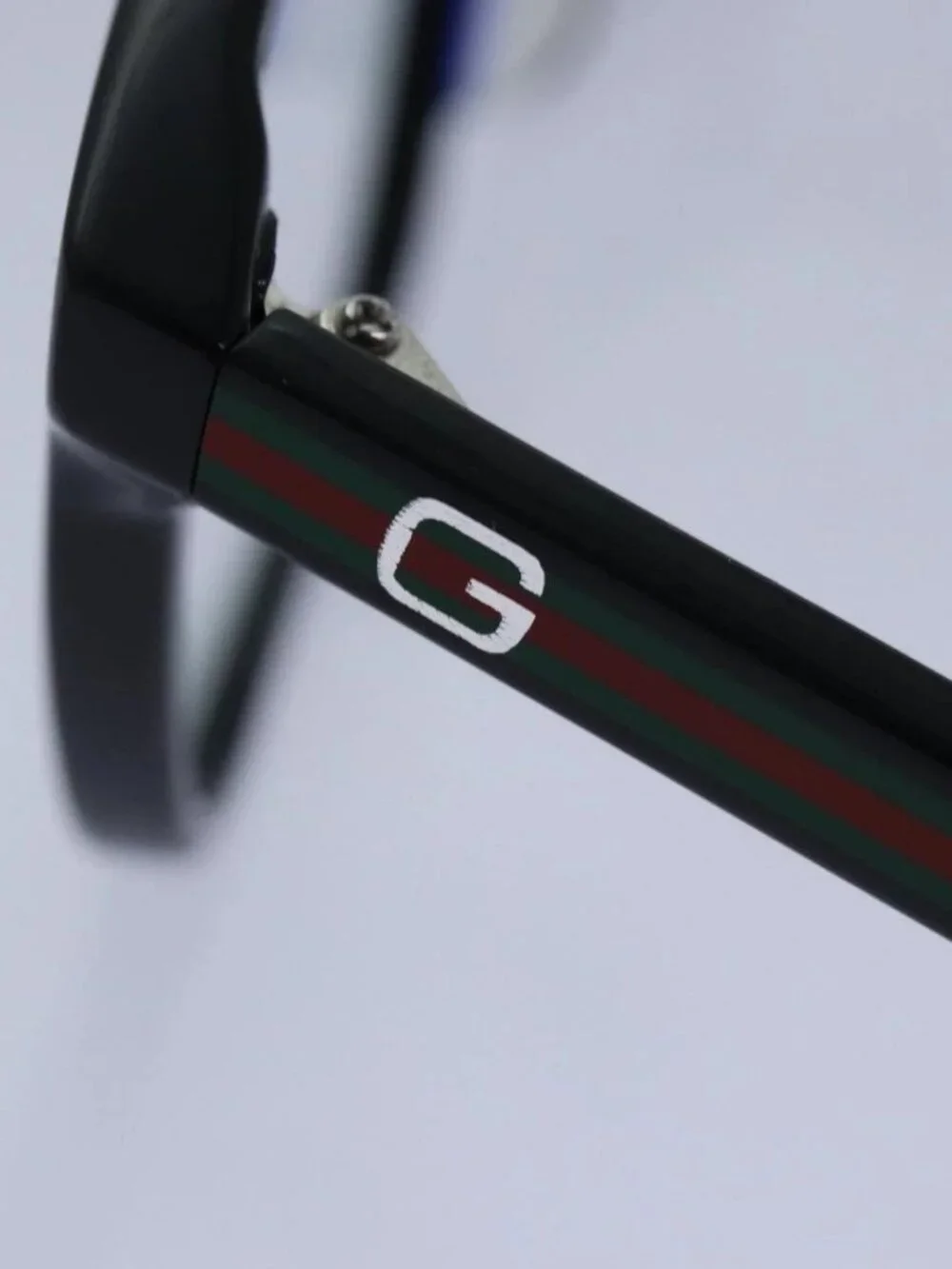 Gucci brand	gucci color	black